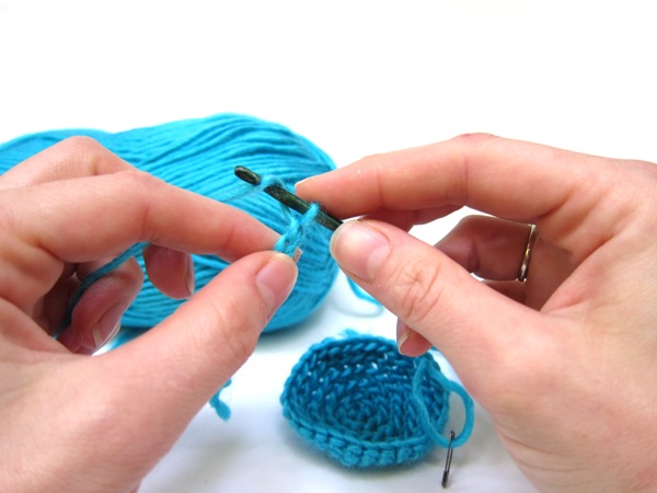 How-to-crochet-and-crocheting-basic-stitches_05