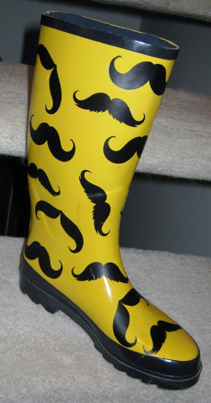 diy-vinyl-decal-mustache-rain-boots