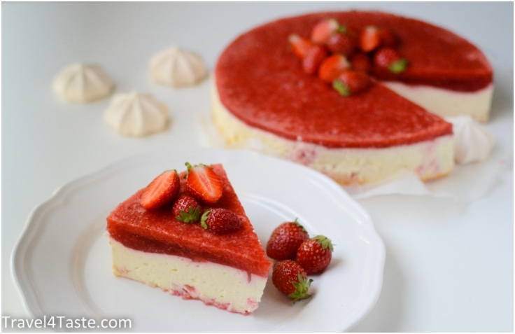 Cheesecake with Meringues & Strawberry mousse
