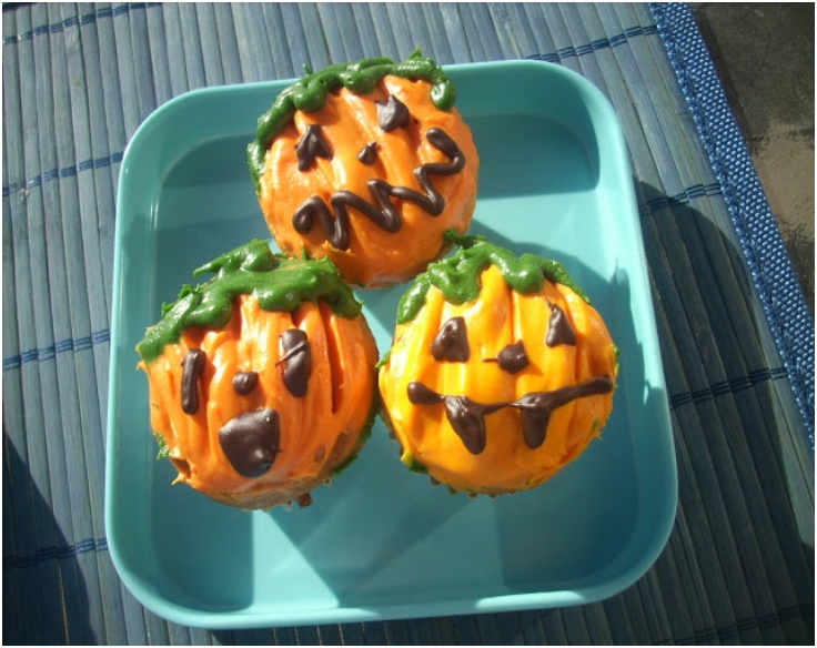 Pumpkin and maple little jack- lantern cakes