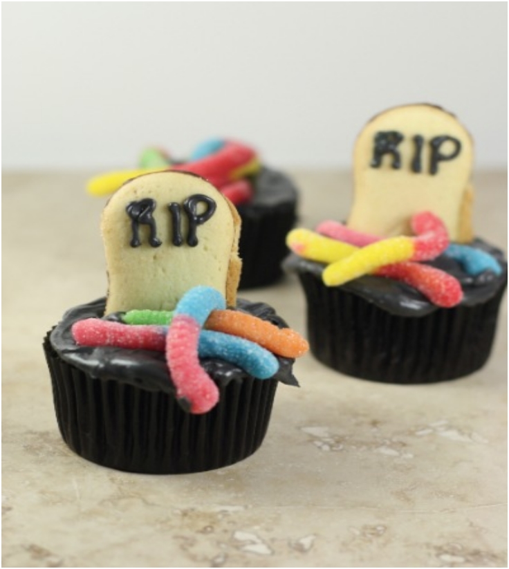 halloween-tombstone-cupcakes-3-
