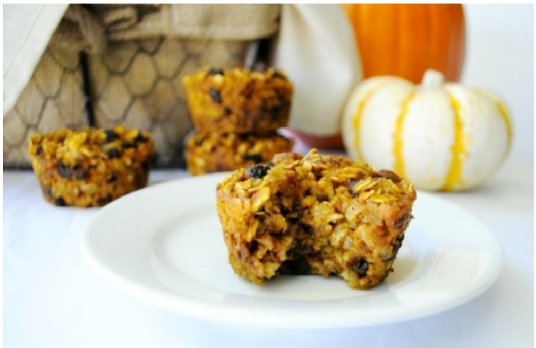 Baked Pumpkin Oatmeal Muffins